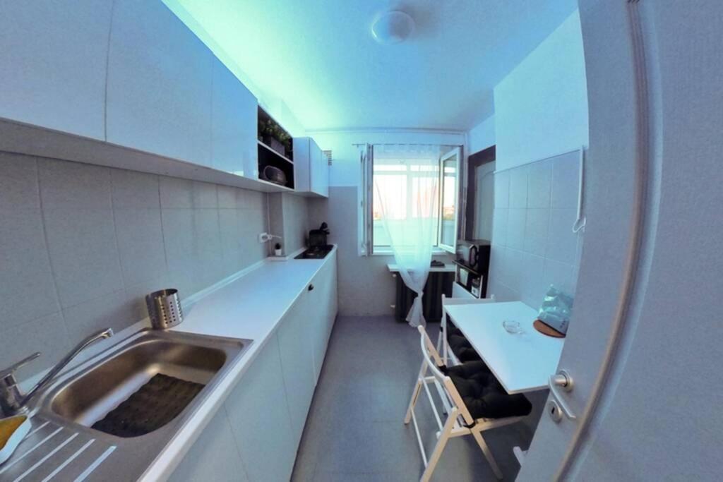 Modern 1 Bedroom Apartment In Bucharest Center! المظهر الخارجي الصورة