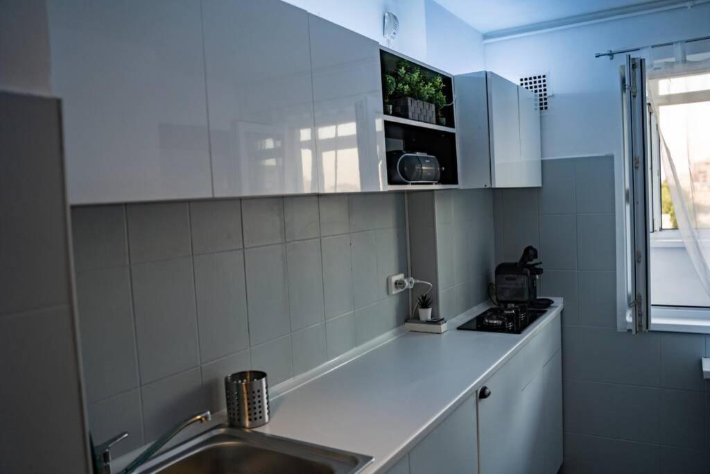 Modern 1 Bedroom Apartment In Bucharest Center! المظهر الخارجي الصورة